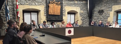 Oiartzungo Udaleko bi alderdiek babesa adierazi diete irakasle baten partetik sexu erasoak jaso dituzten nerabeei